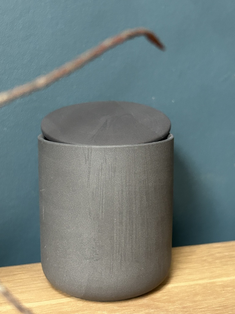 GGC Bougie naturelle en céramique"gris anthracite avec couvercle 200 ml", 7,4/8,2 cm (Non parfumé)