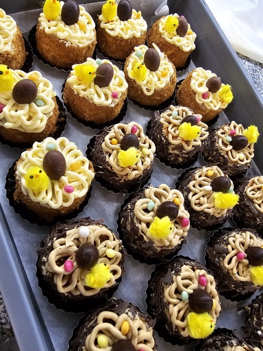 [KAT110] KAT Nid de Pâques individuel vanille enrobé de brisures de spéculoos